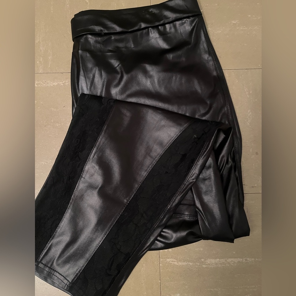 NWT Faux Leather Leggings with Lace detail on sides.  queen! ⭐️🎉